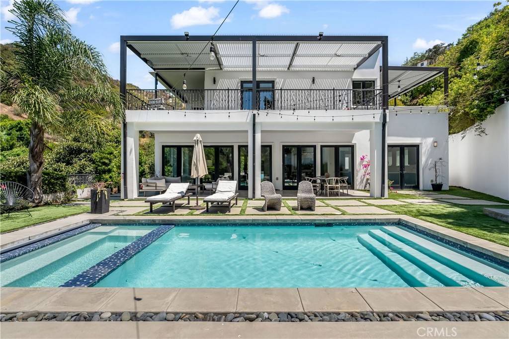 9484 Gloaming DR, Beverly Hills, CA 90210
