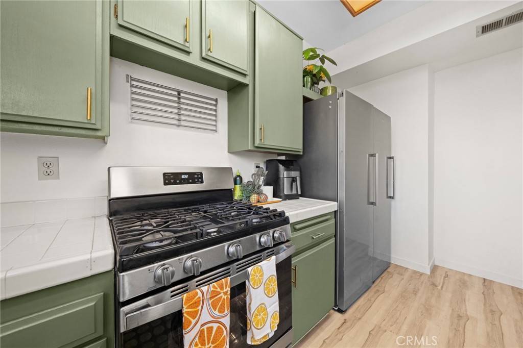 Reseda, CA 91335,19009 Sherman Way #53