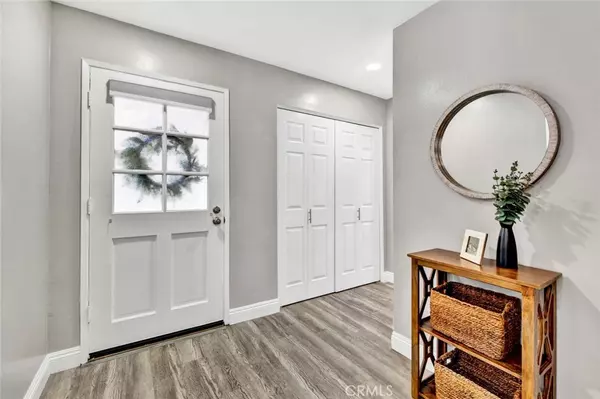 Orange, CA 92866,700 E Lake DR #88