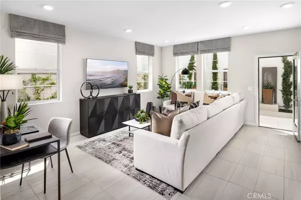 Corona, CA 92883,4020 Summer WAY