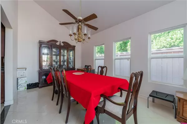 Irvine, CA 92614,12 Cosenza