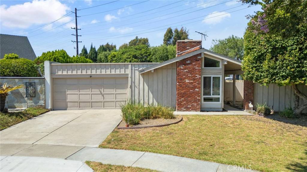3499 San Rafael CIR, Costa Mesa, CA 92626