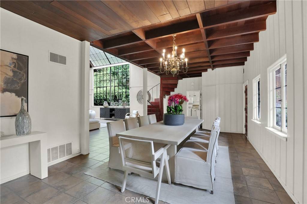 Santa Monica, CA 90402,533 W Rustic RD