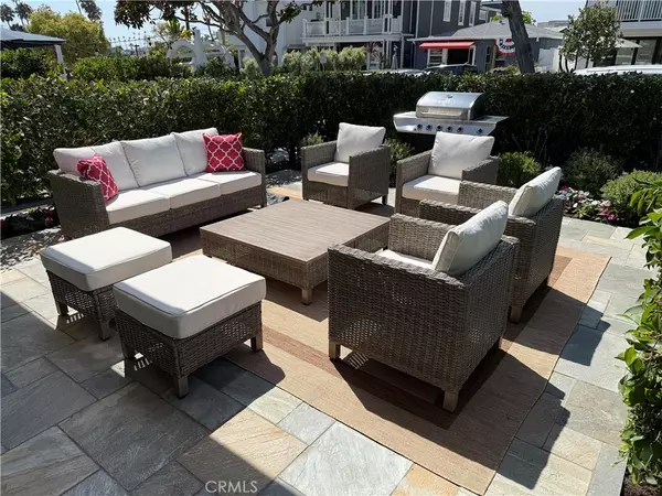 Corona Del Mar, CA 92625,512 Jasmine AVE