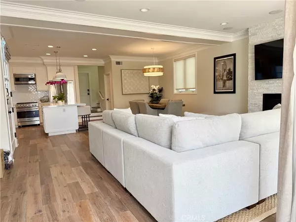 Corona Del Mar, CA 92625,512 Jasmine AVE