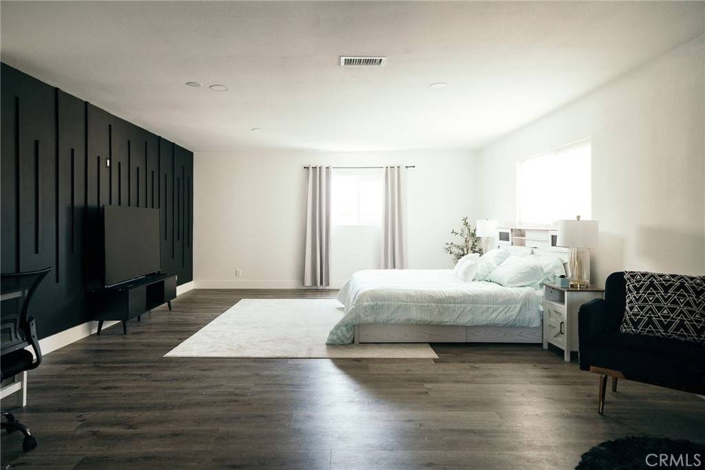 5435 West BLVD, Los Angeles, CA 90043