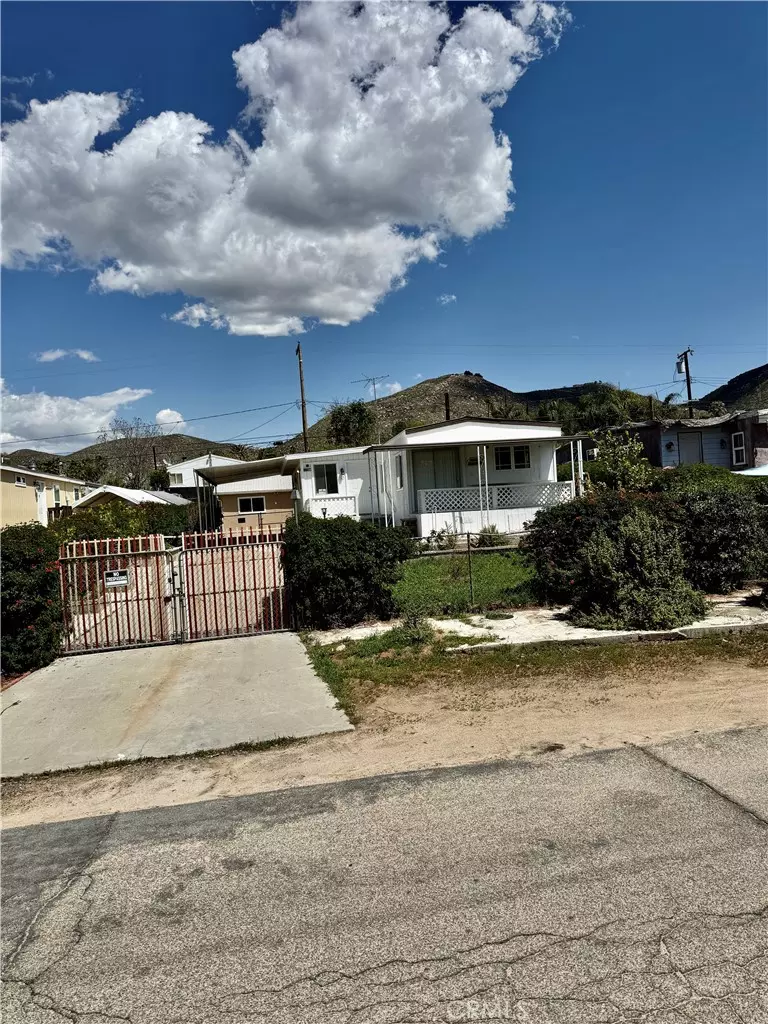 Lake Elsinore, CA 92530,32500 Crescent AVE