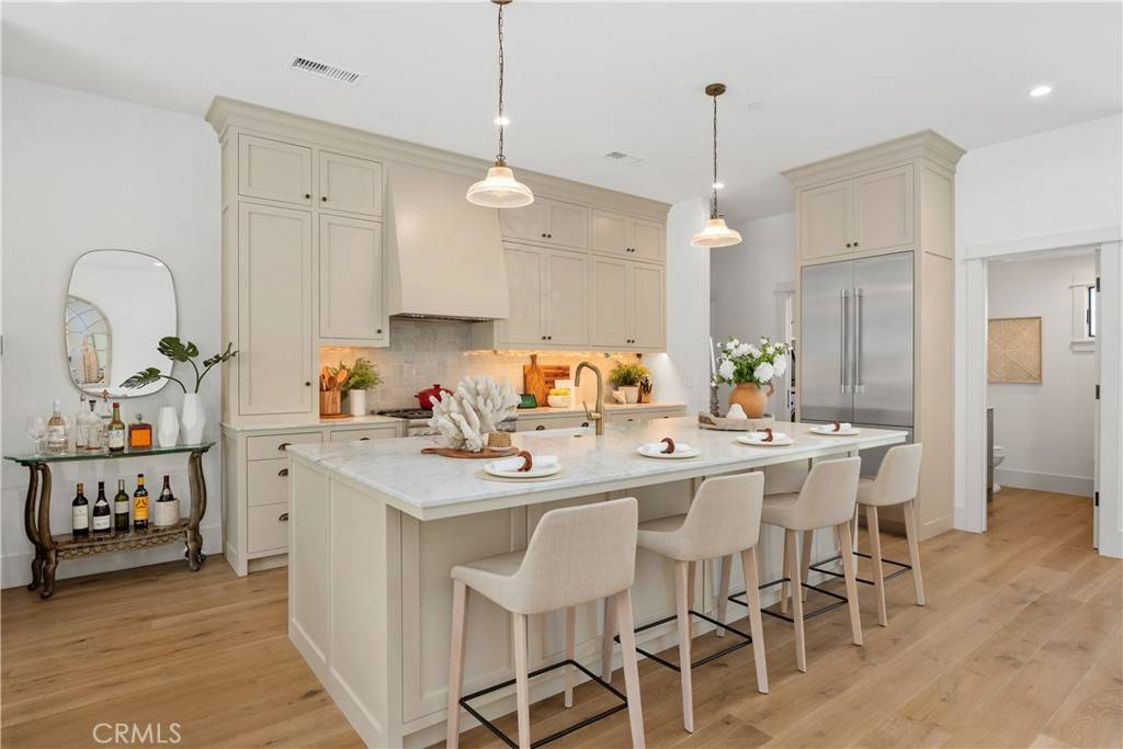 Newport Beach, CA 92663,337 Holmwood DR
