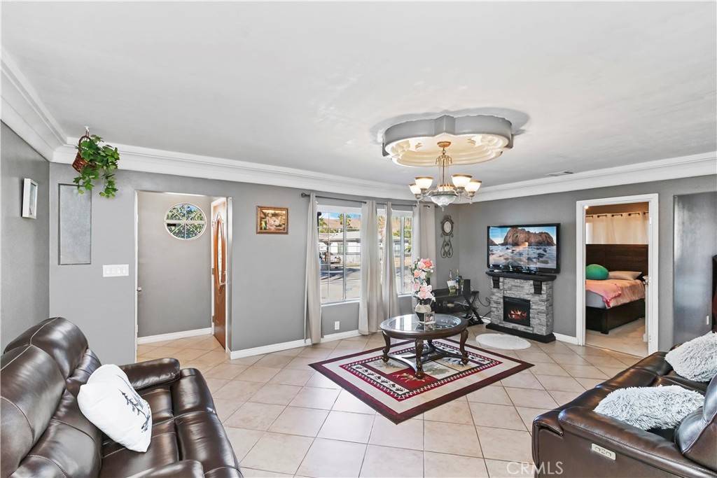 Jurupa Valley, CA 92509,3860 Fox Tail LN