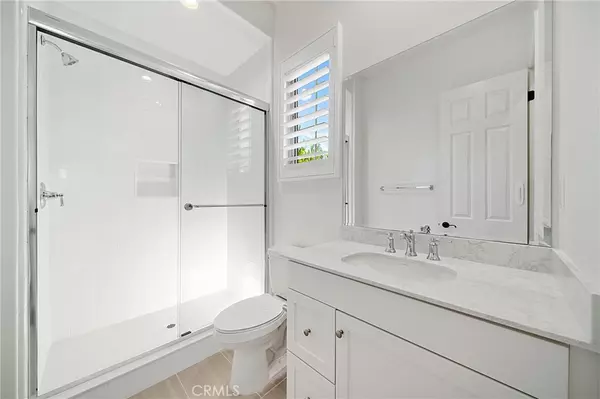 Irvine, CA 92602,66 poncho