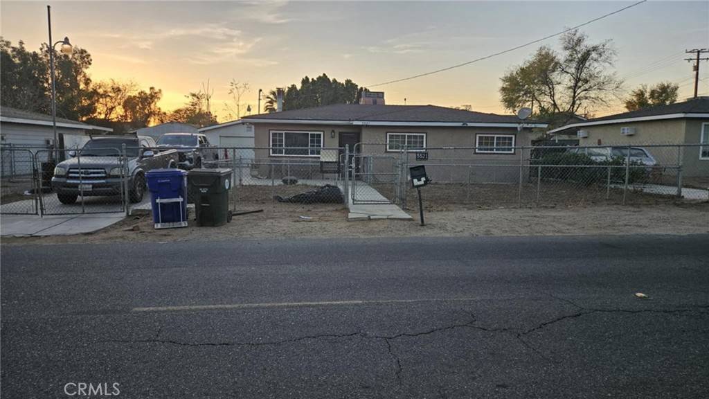5521 Beach ST, Riverside, CA 92509
