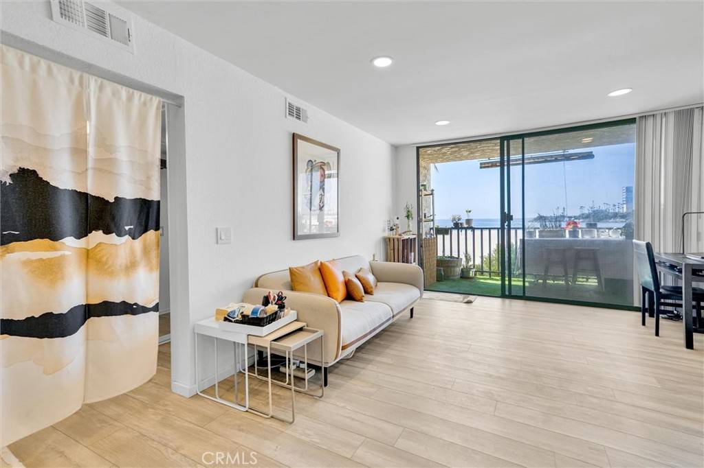Long Beach, CA 90802,1140 E Ocean BLVD #136