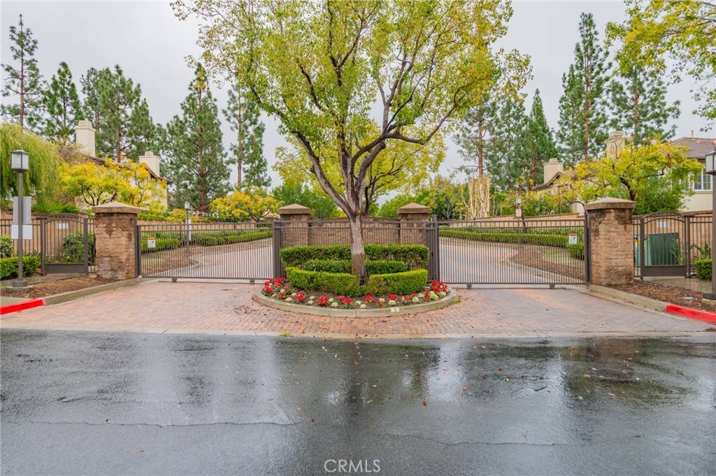 Irvine, CA 92620,807 Yorkshire