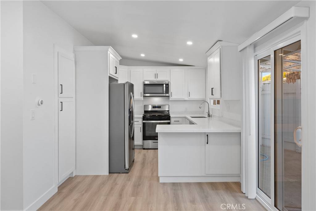 Corona Del Mar, CA 92625,3203 Bayside DR
