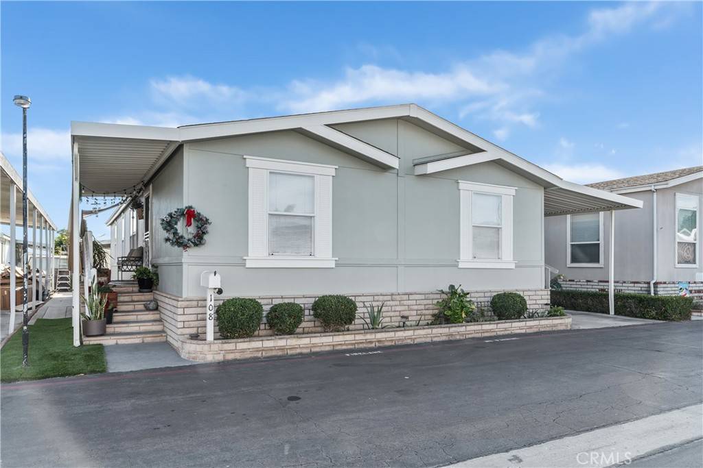 108 Pigeon LN, Fountain Valley, CA 92708