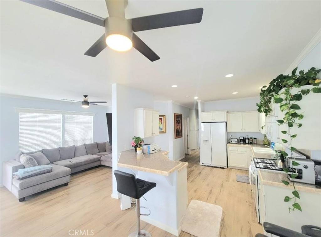 Huntington Beach, CA 92646,21851 Newland St #66