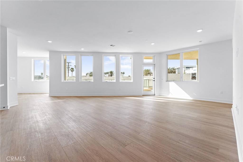 Huntington Beach, CA 92648,414 Main ST #205