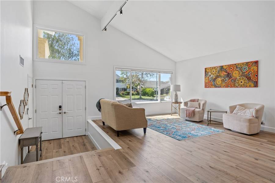 3861 Fenley DR, Los Alamitos, CA 90720