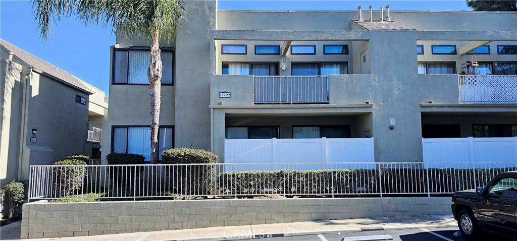 17722 Sergio CIR #103, Huntington Beach, CA 92647