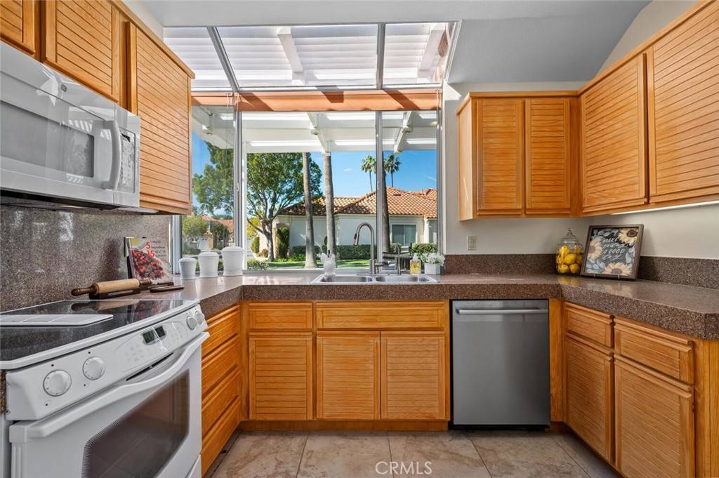 Mission Viejo, CA 92692,21611 Paseo Palmetto