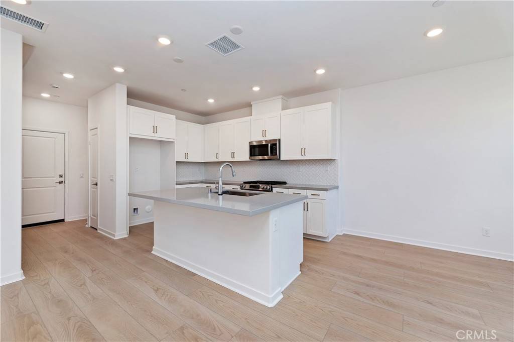 Corona, CA 92883,3972 Lavine WAY