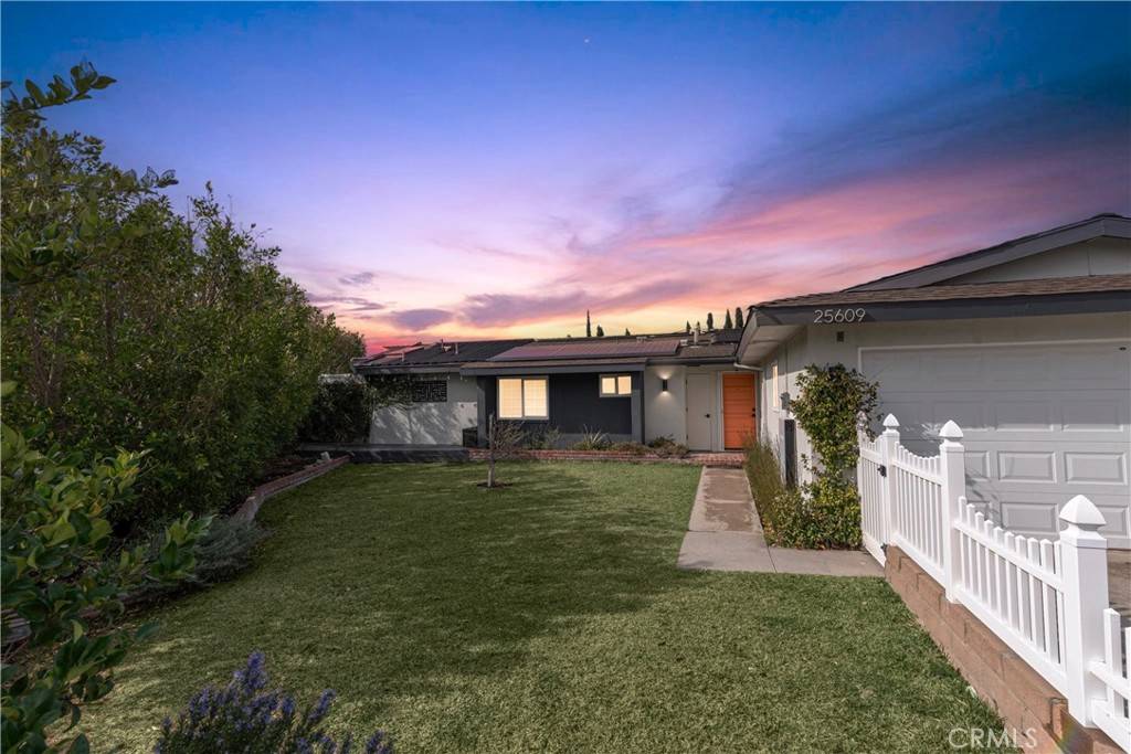 Newhall, CA 91321,25609 Oakbar CT