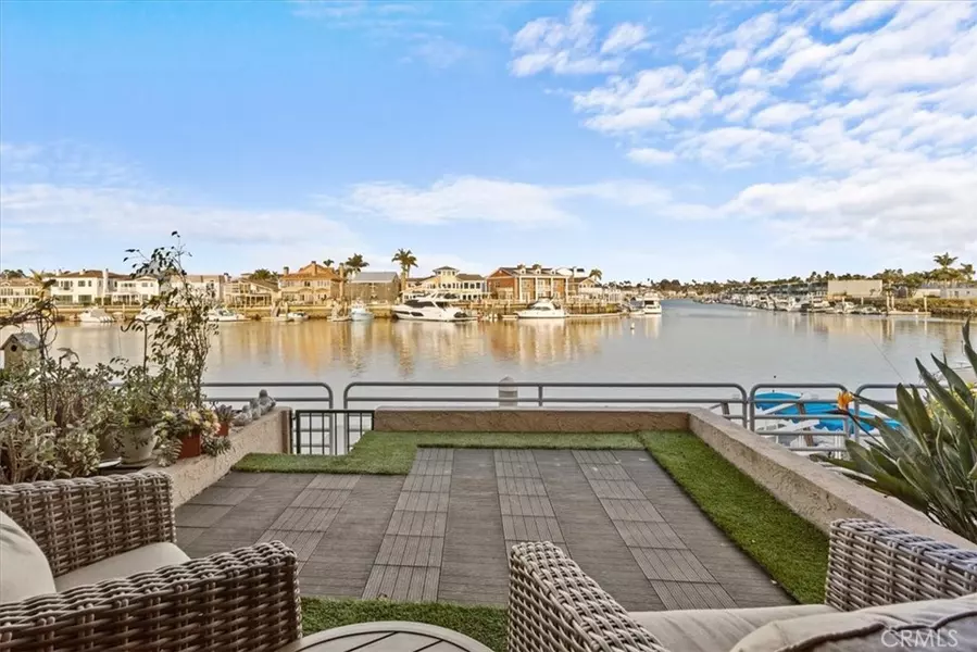 17124 Bluewater LN, Huntington Beach, CA 92649