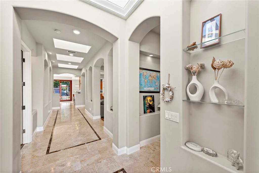 San Clemente, CA 92672,203 Calle Potro