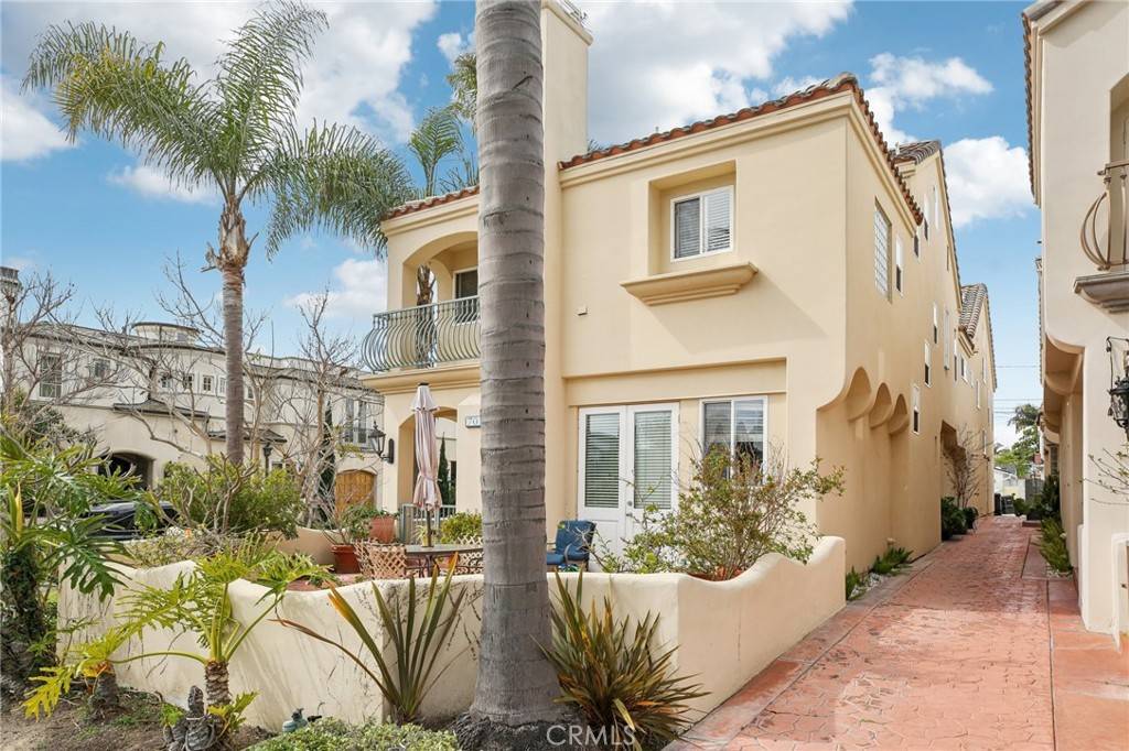 Corona Del Mar, CA 92625,701 Marguerite AVE #1