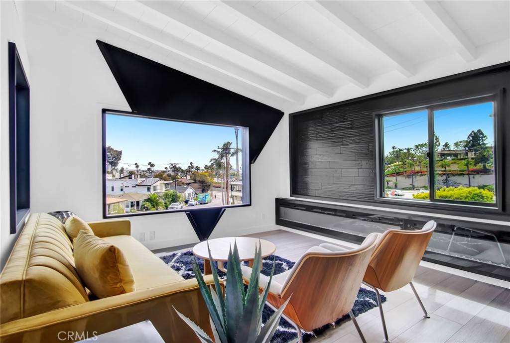 Newport Beach, CA 92663,300 Holmwood DR