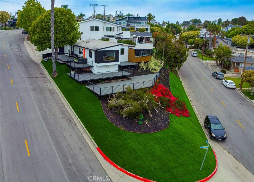 Newport Beach, CA 92663,300 Holmwood DR