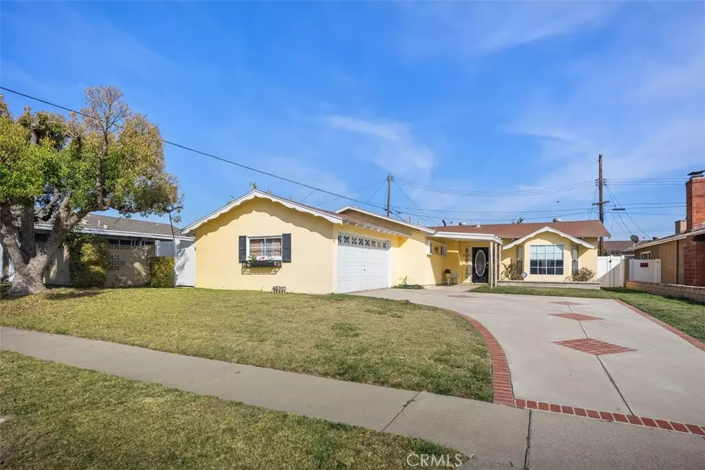 Huntington Beach, CA 92647,15882 Malm CIR
