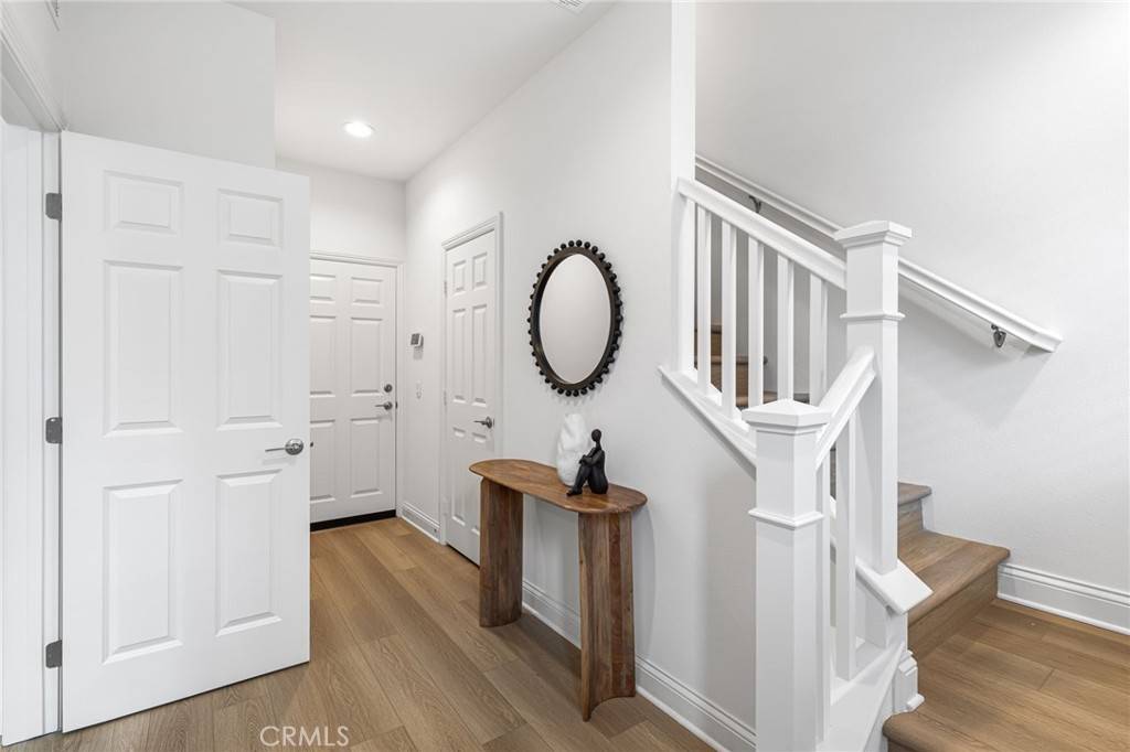 Santa Ana, CA 92701,923 E 3rd ST