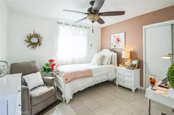Azusa, CA 91702,163 N Pasadena AVE