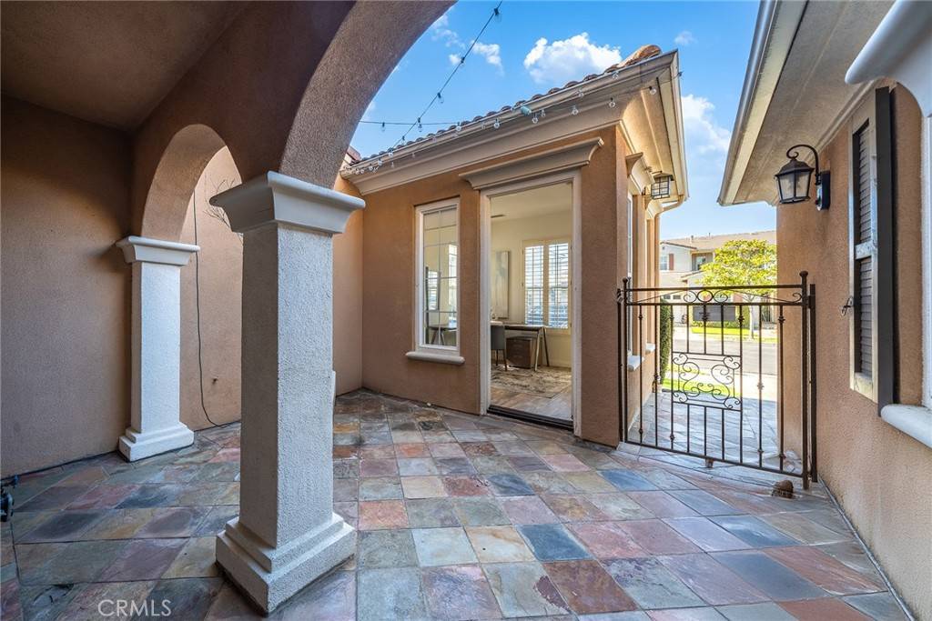 34 Hollinwood,  Irvine,  CA 92618