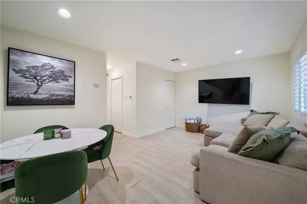 Tustin, CA 92780,1777 Mitchell AVE #107