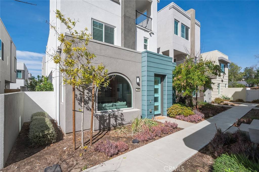 Irvine, CA 92618,161 Tenor