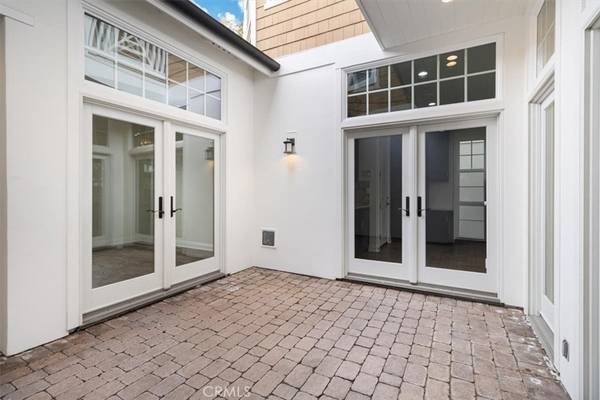 Huntington Beach, CA 92649,4621 Winthrop DR