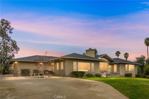 445 W Sunset DR, Redlands, CA 92373