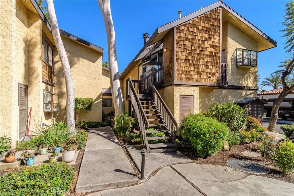 Lakewood, CA 90715,12750 Centralia ST #200