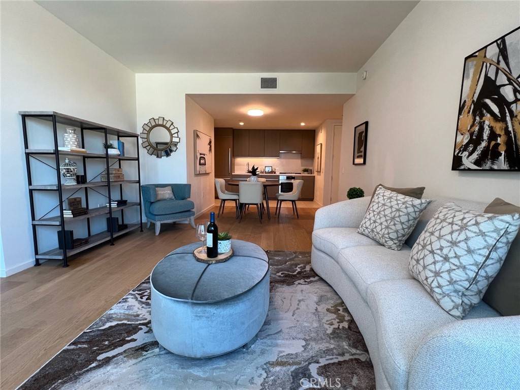 Los Angeles, CA 90017,889 Francisco ST #1811