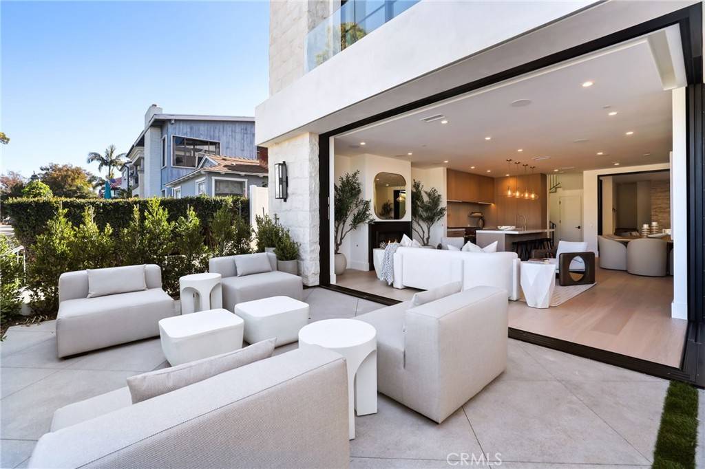 Corona Del Mar, CA 92625,506 Avocado AVE