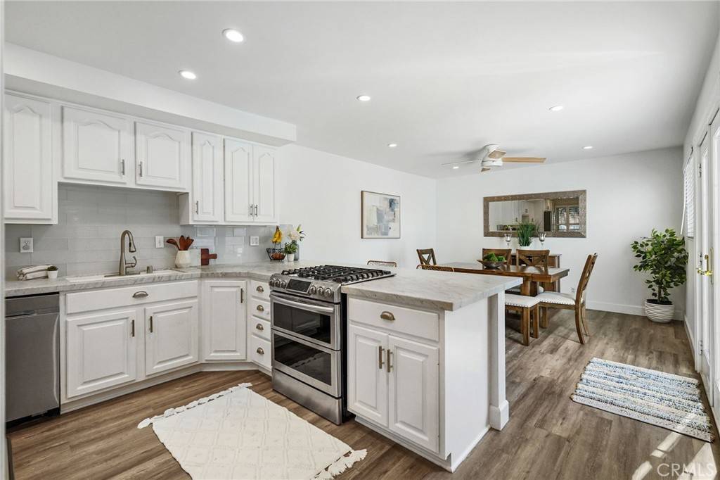 Costa Mesa, CA 92627,2422 Lesparre WAY