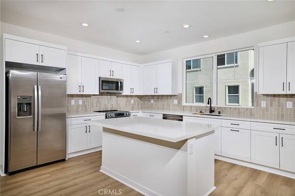 6053 Fairfax DR, Eastvale, CA 92880