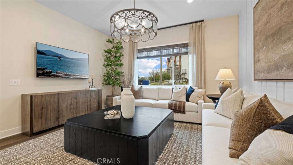 Irvine, CA 92618,602 Chinon