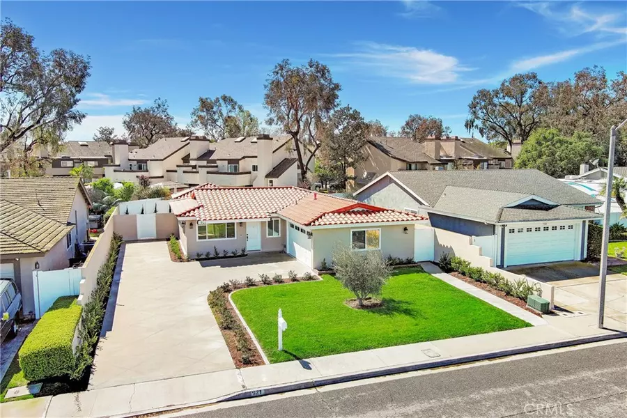 921 Helena CIR, Costa Mesa, CA 92626