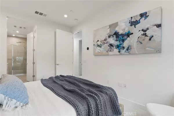 Santa Ana, CA 92705,623 S Lyon ST