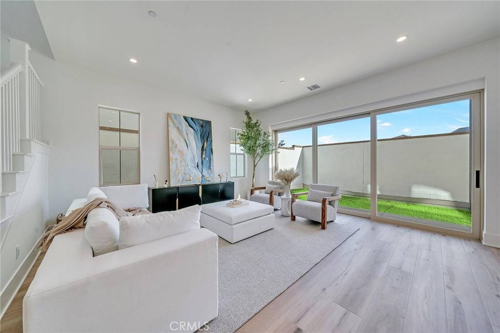 Irvine, CA 92618,316 Brimwood