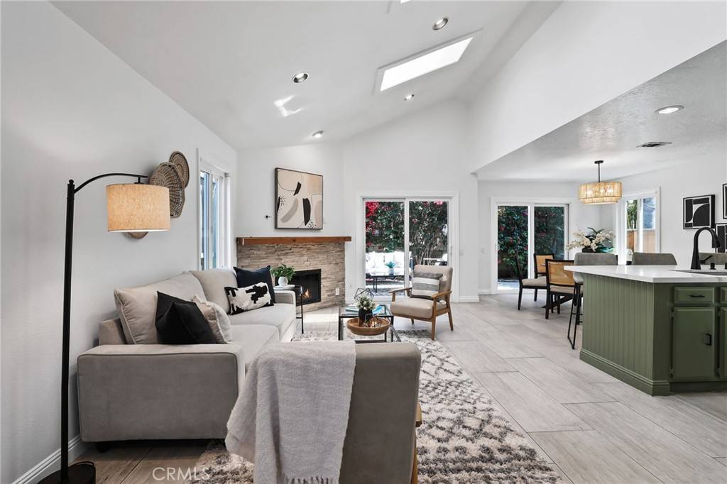 Huntington Beach, CA 92648,715 Oceanhill DR