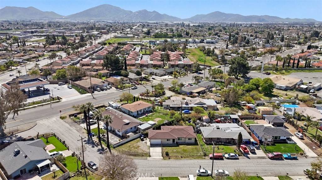Fontana, CA 92335,16037 Athol ST